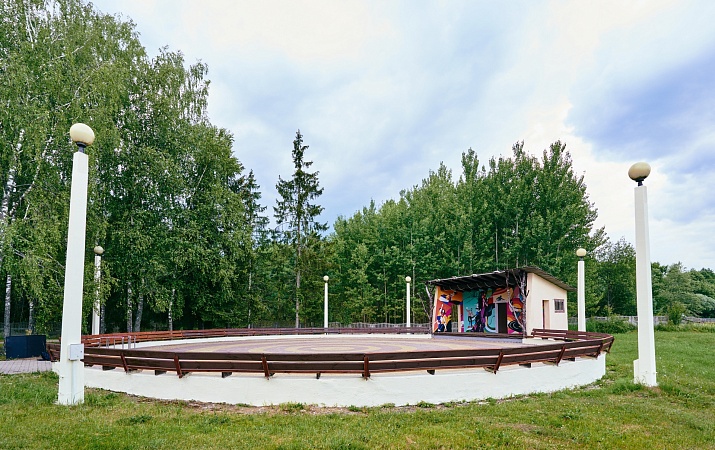 ТАНЦЕВАЛЬНАЯ ПЛОЩАДКА